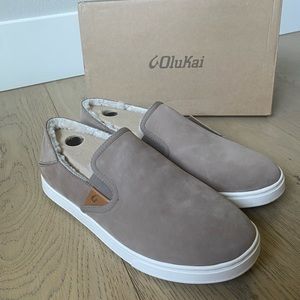 OluKai pehuea heu taupe grey slip on size 9